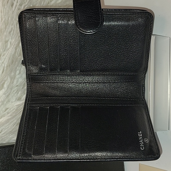 Chanel Camilla Flower Embossed Wallet - Picture 4 of 11